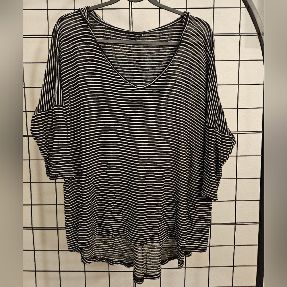 Torrid Black and White Striped High-Low Women's Top Size 0
